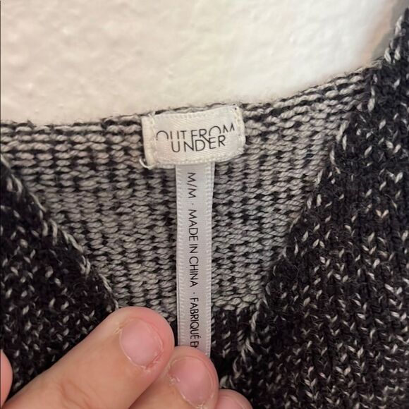 Urban Outfitters Black sweater‎ Crop Camisole - Picture 2 of 6